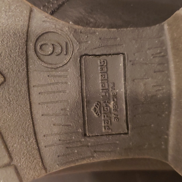 Fergalicious Leather Ankle Boots with Knit Detail - US 9 - Picture 4 of 4